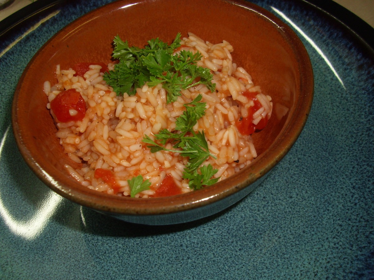 Steamed Long Grain Rice With Tomato And Garlic