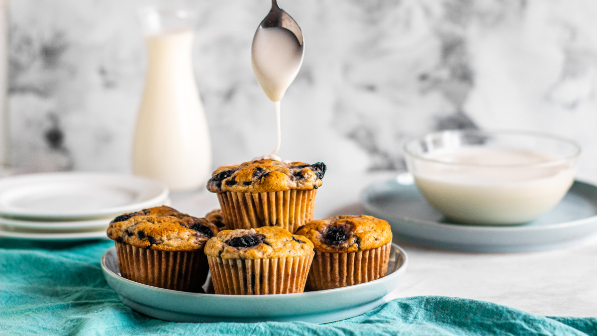 White Glaze Icing For Pastries, Cinnamon Rolls, And Danishes