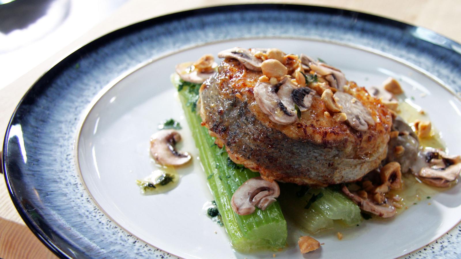 Hake with button mushrooms and vinegar