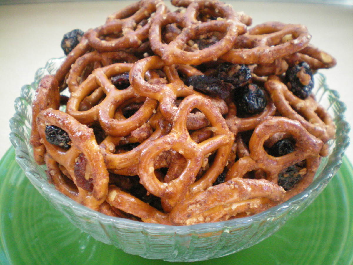 Cinnamon Bun Pretzel Mix