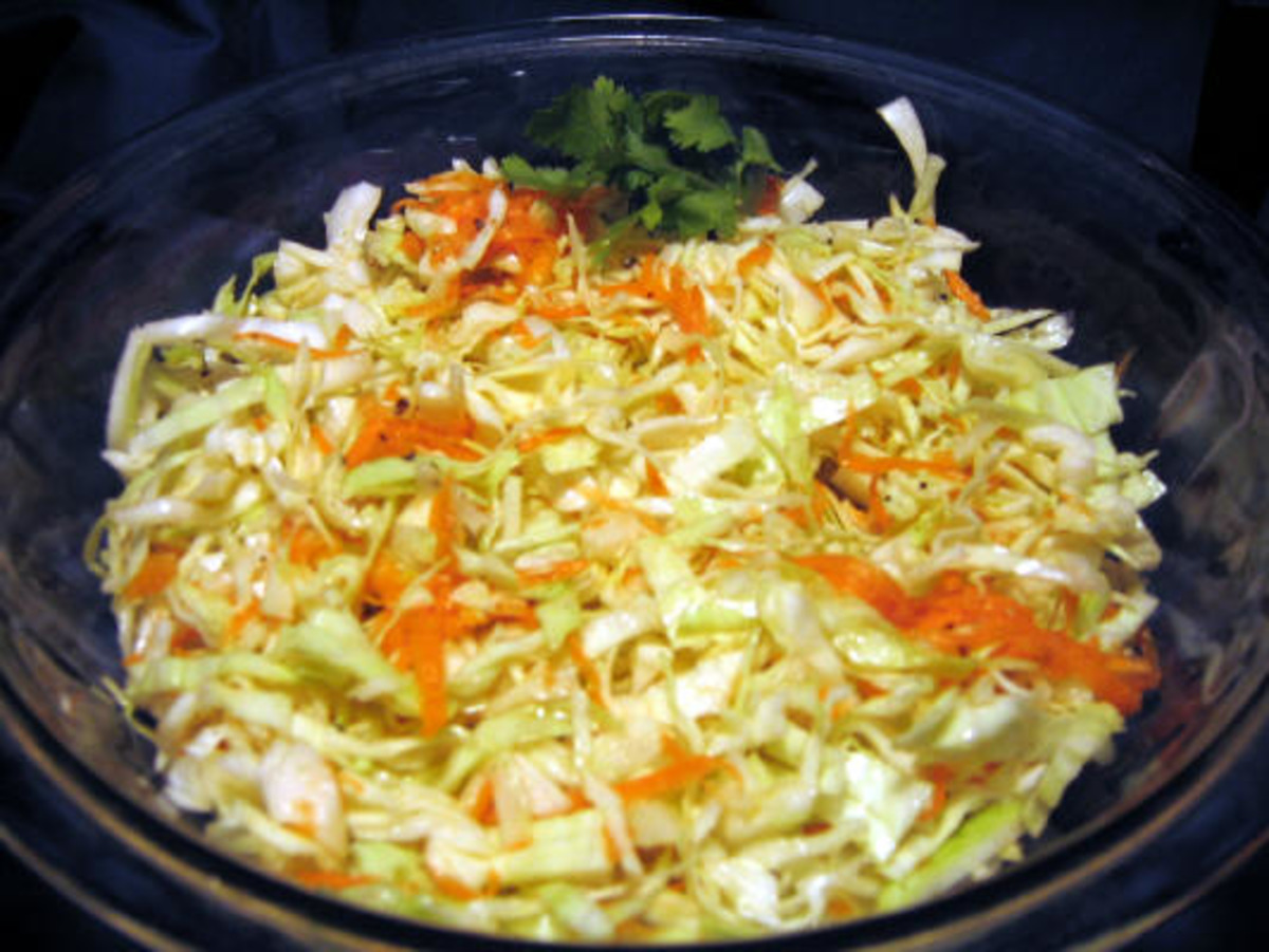 Turkish Cabbage Salad (Lahana Salata)