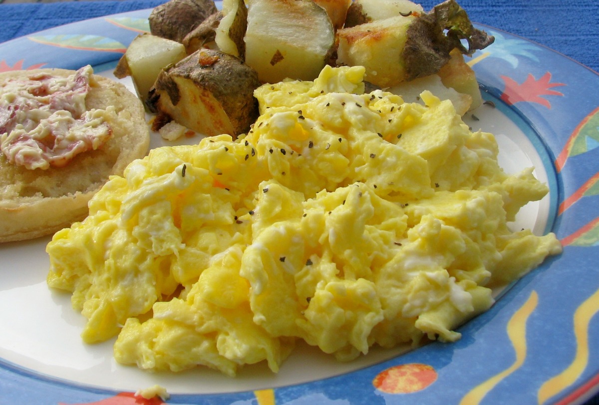 Scrambled Eggs Hotel Style... Very Simple
