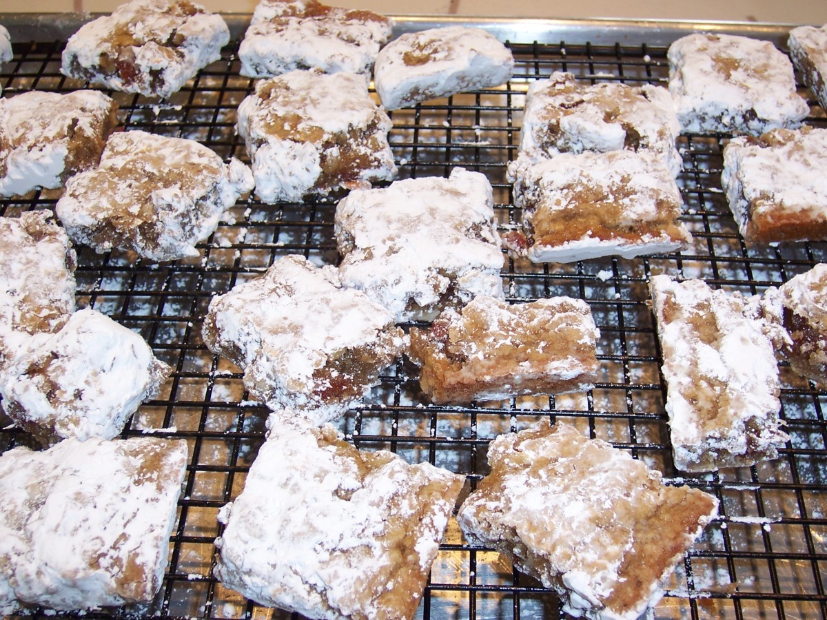 Sarah'S Powdered Date Bars