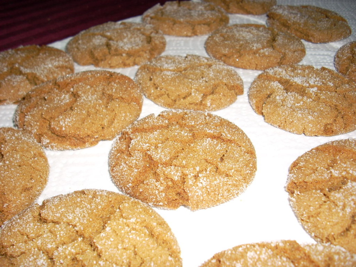 Crackle-Top Molasses Cookies