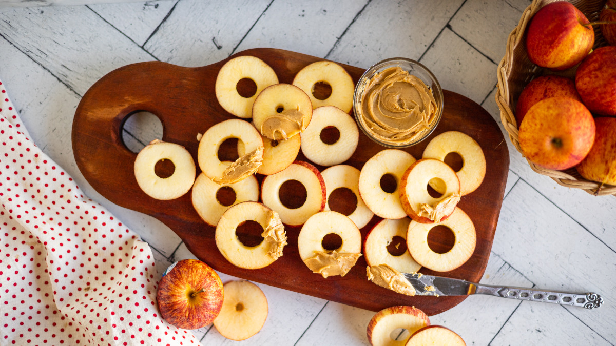 Apples And Peanut Butter (Apple Slices)